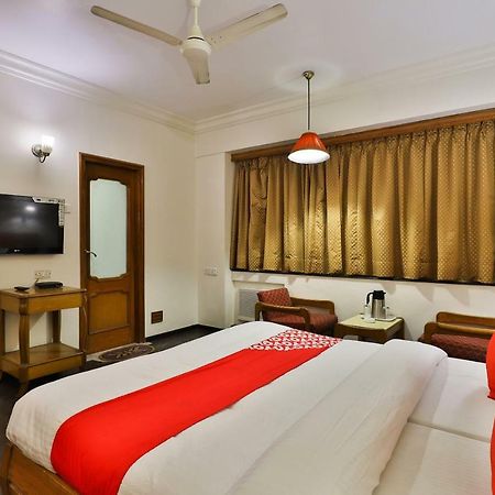 Hotel Pinnacle Ahmedabad Esterno foto