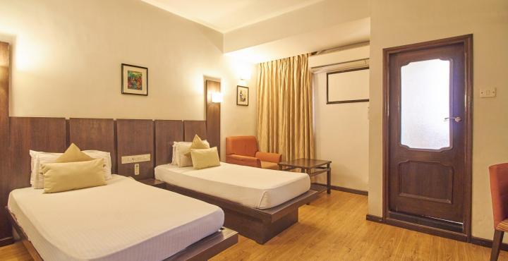 Hotel Pinnacle Ahmedabad Esterno foto