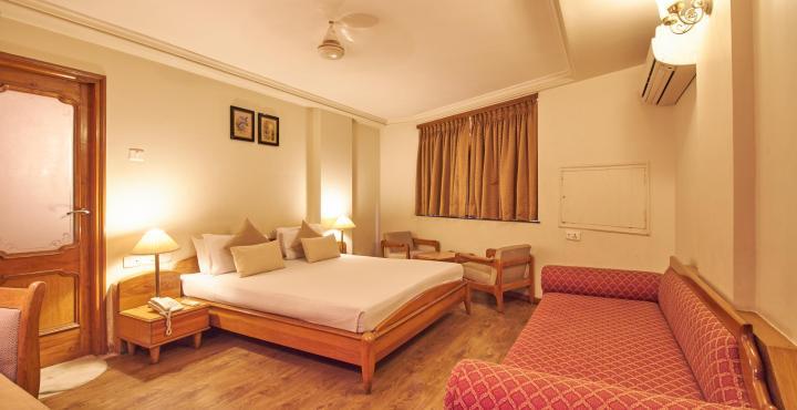 Hotel Pinnacle Ahmedabad Esterno foto