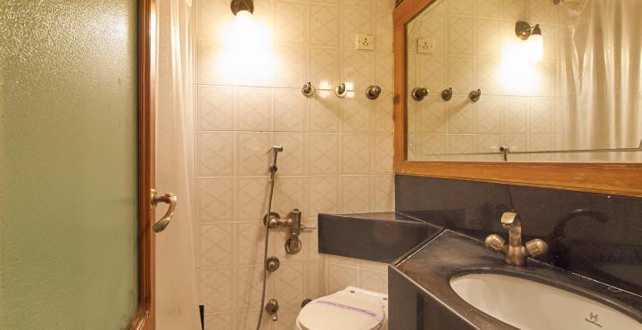 Hotel Pinnacle Ahmedabad Esterno foto