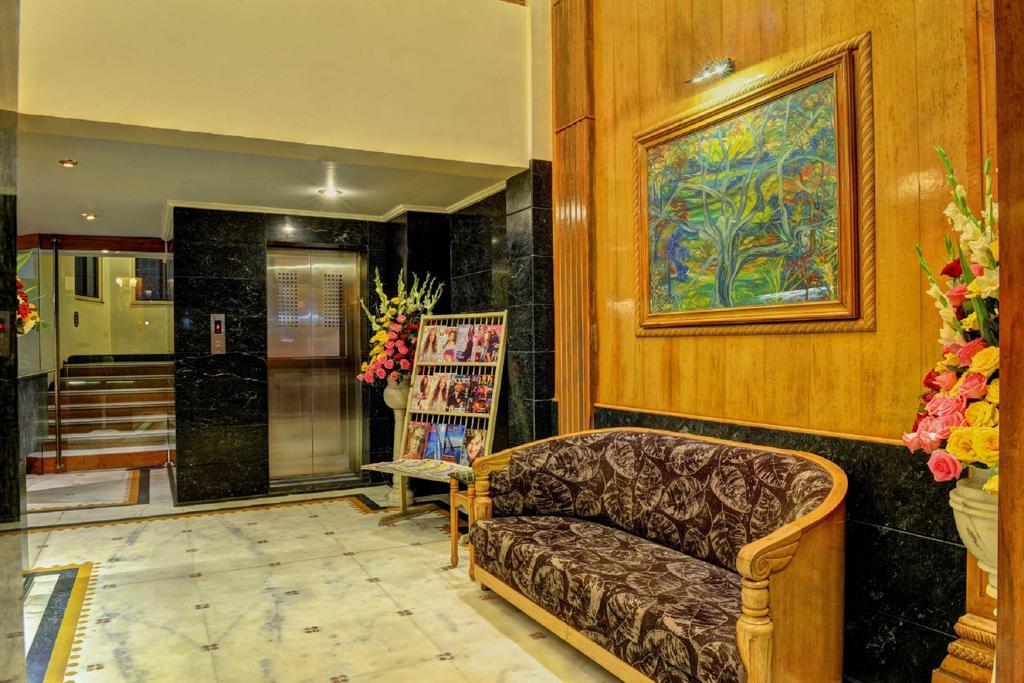 Hotel Pinnacle Ahmedabad Esterno foto