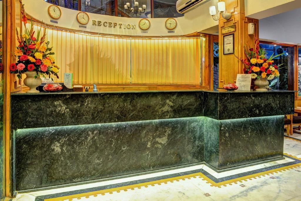 Hotel Pinnacle Ahmedabad Esterno foto
