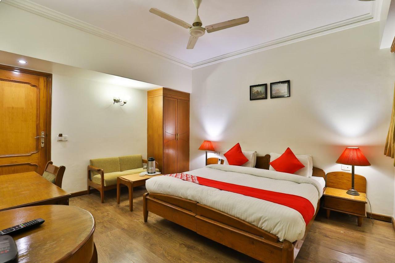 Hotel Pinnacle Ahmedabad Esterno foto