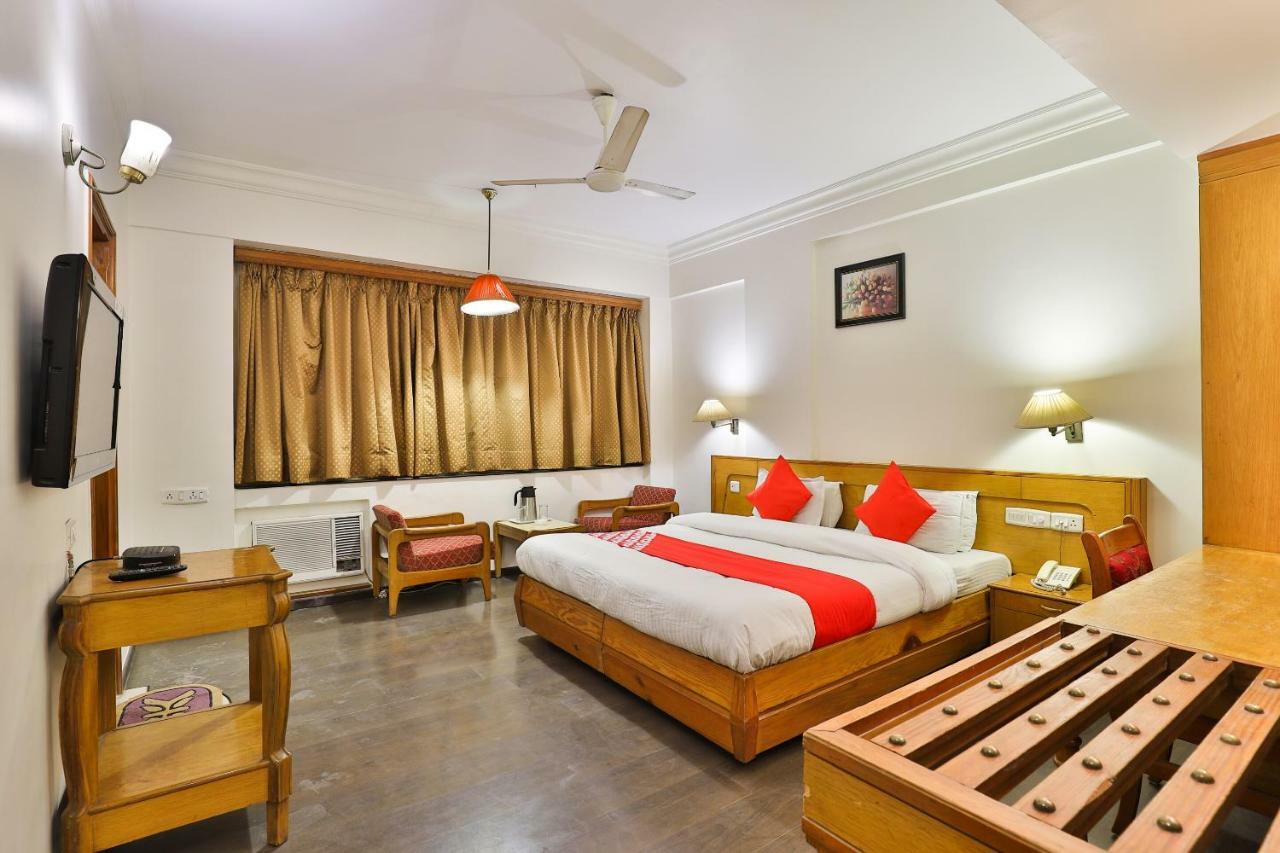 Hotel Pinnacle Ahmedabad Esterno foto