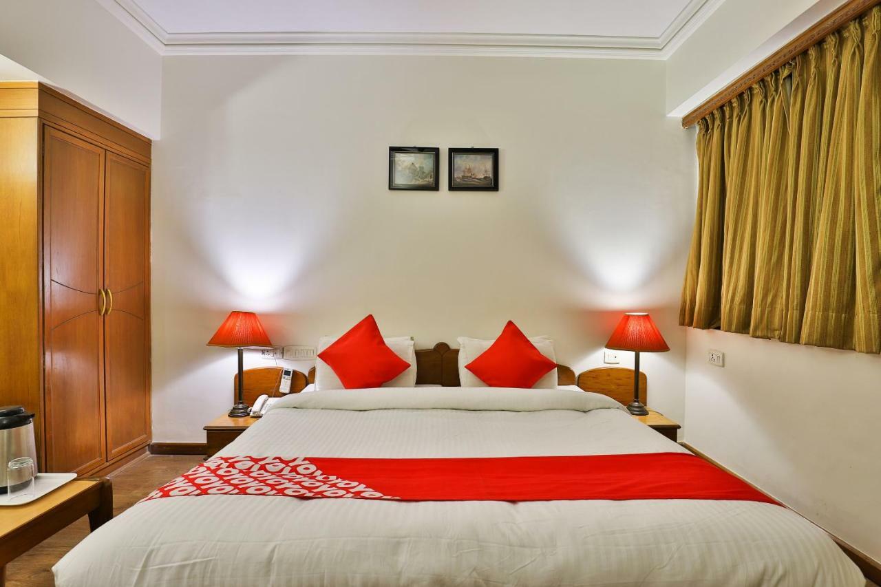 Hotel Pinnacle Ahmedabad Esterno foto