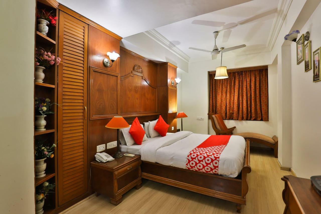 Hotel Pinnacle Ahmedabad Esterno foto