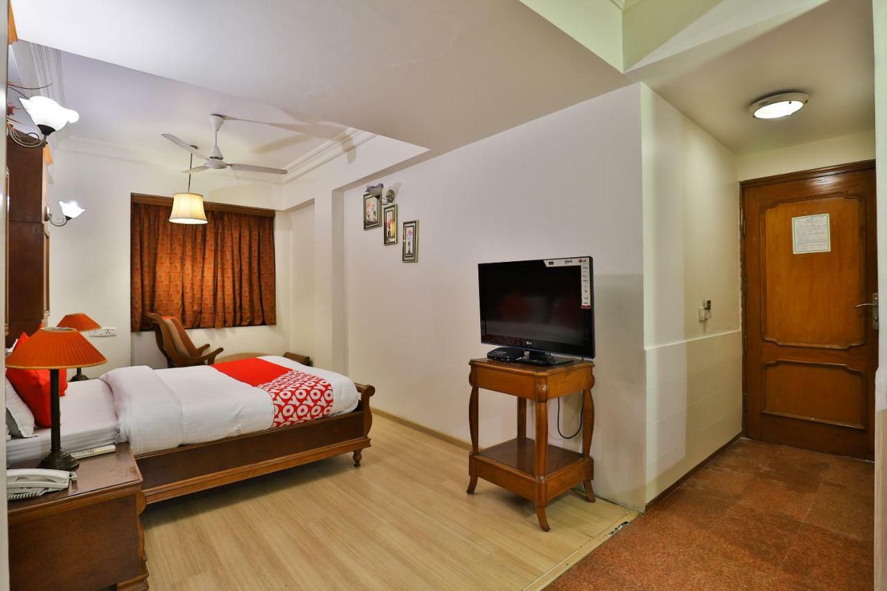 Hotel Pinnacle Ahmedabad Esterno foto
