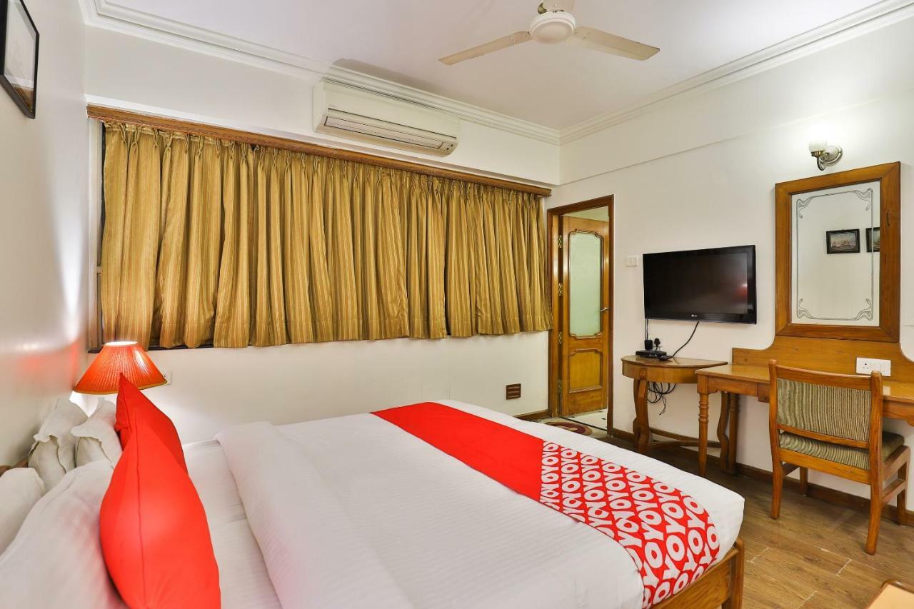 Hotel Pinnacle Ahmedabad Esterno foto