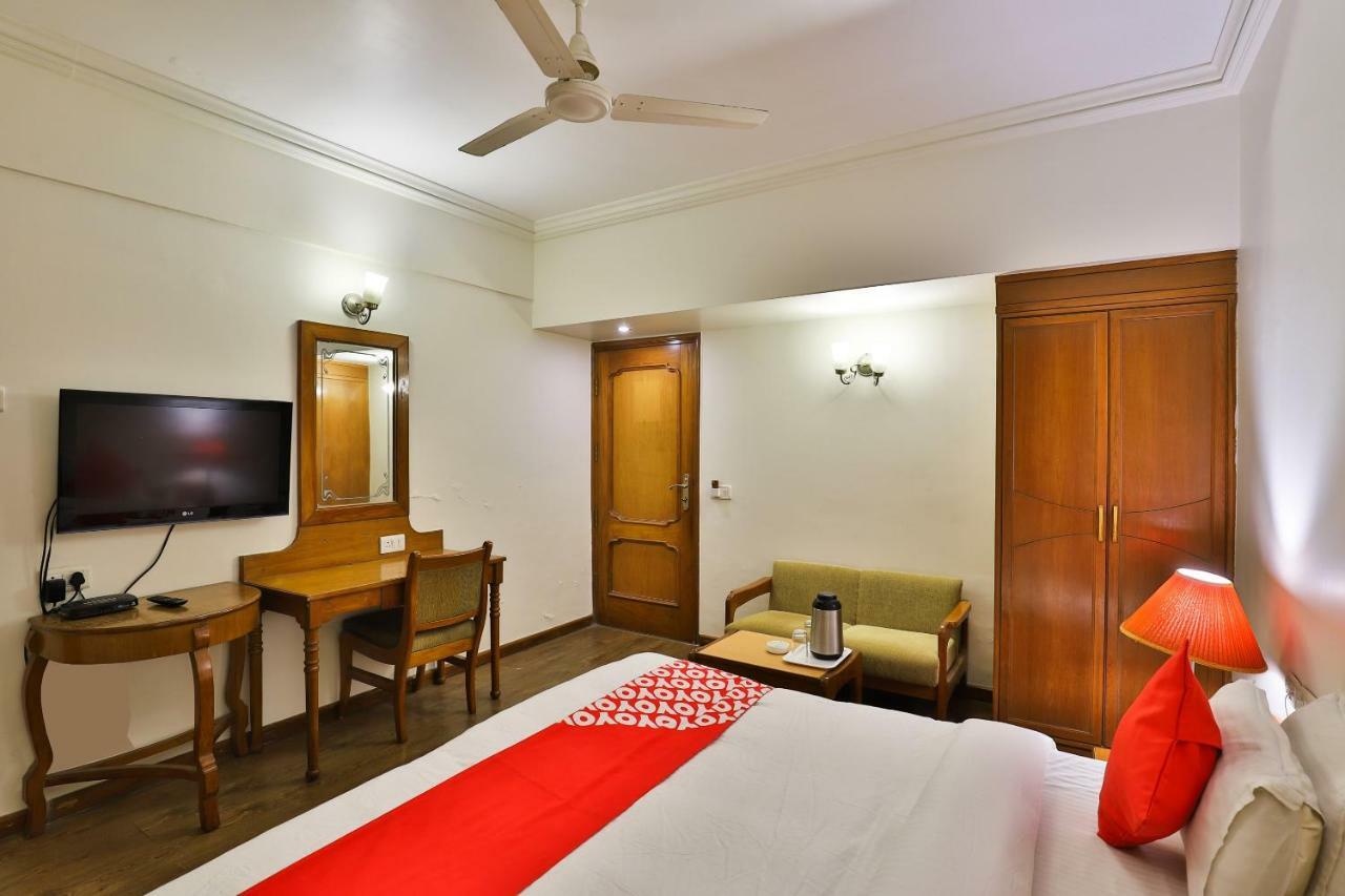 Hotel Pinnacle Ahmedabad Esterno foto