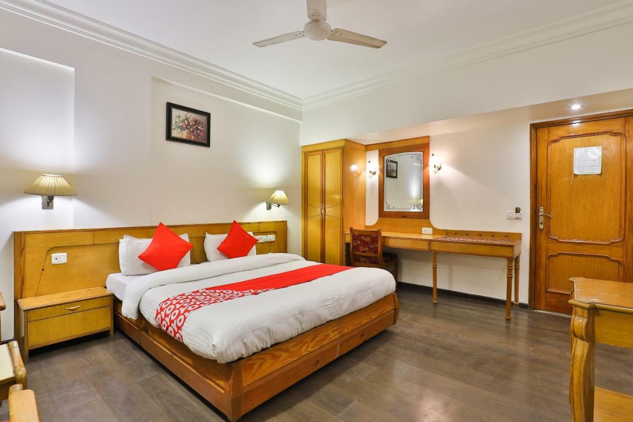 Hotel Pinnacle Ahmedabad Esterno foto