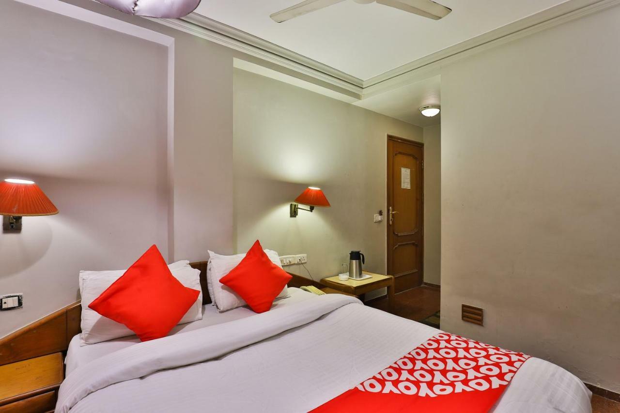 Hotel Pinnacle Ahmedabad Esterno foto